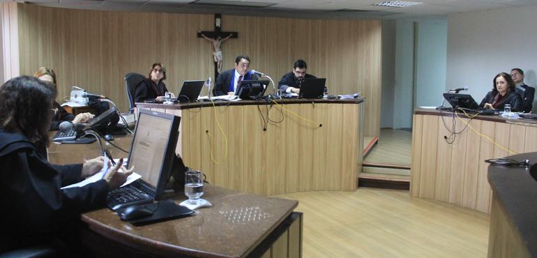 Crianças vítimas de transtornos em voo da TAM devem ser indenizadas em R$ 24 mil