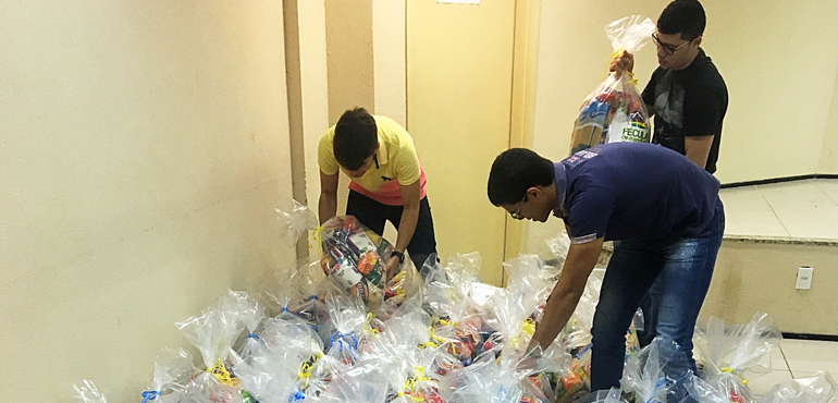 Comarca de Quixadá distribui à população cestas básicas arrecadadas em transações penais