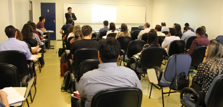 Alunos da Especialização em Processo Civil discutem Normas Fundamentais no novo CPC