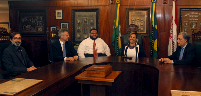 Equipe da Escola Nacional da Magistratura visita Memorial do Judiciário para gravar documentário