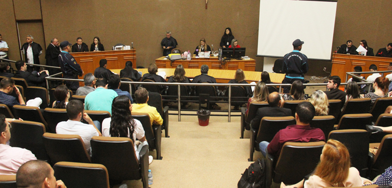 Prossegue no Fórum de Fortaleza julgamento dos cinco acusados da morte de Dandara dos Santos