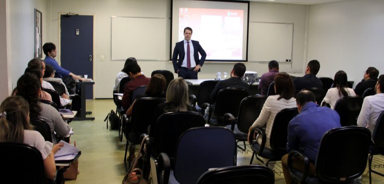 Procurador fala sobre Fase Postulatória no novo CPC para alunos da Especialização