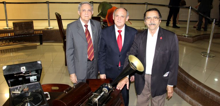 Nirez receberá Medalha do Mérito Judiciário – Jornalista expôs seu acervo na Esmec em 2017