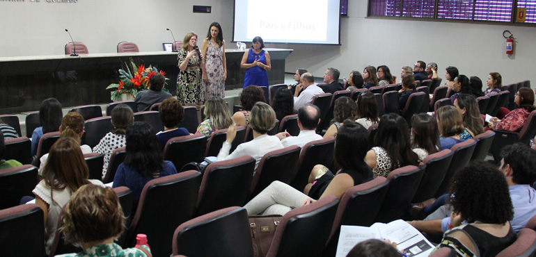 Oficina Pais e Filhos capacita facilitadores para resolução de conflitos familiares