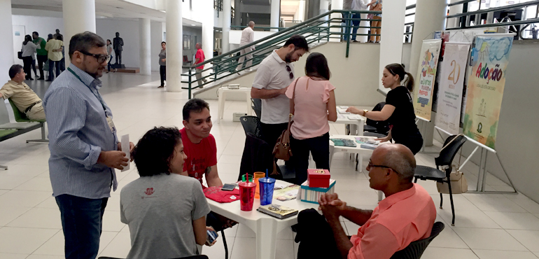 Mobilização no Fórum Clóvis Beviláqua marca Dia Nacional da Adoção