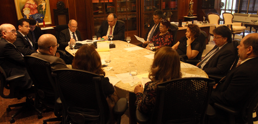 Reunião no TJCE debate especialização das Varas Fazendárias em matéria de saúde pública