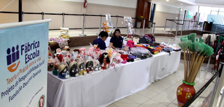 Projeto Fábrica Escola promove feira de produtos artesanais na Esmec