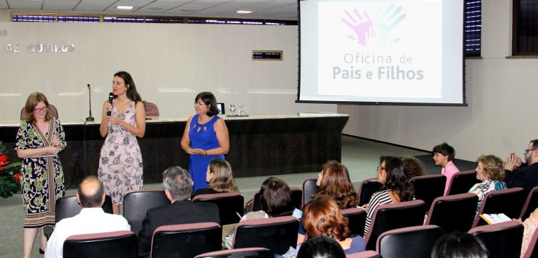 Juíza do TJSP e instrutoras do CNJ dão início na Esmec à Oficina de Pais e Filhos