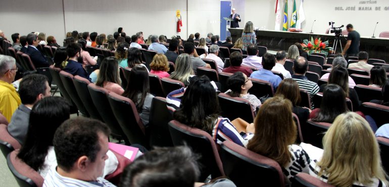Palestra de Luiz Wambier sobre o CPC na visão do STJ lota auditório da Esmec
