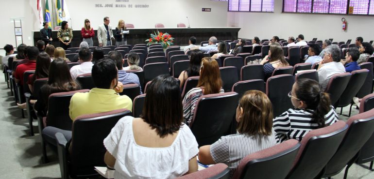 Servidores da Esmec participam do Programa de Desenvolvimento de Gestores