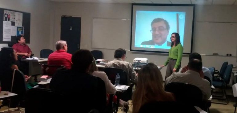 Alunos do curso Estatuto da Pessoa com Deficiência conversam com ex-ministro do TSE