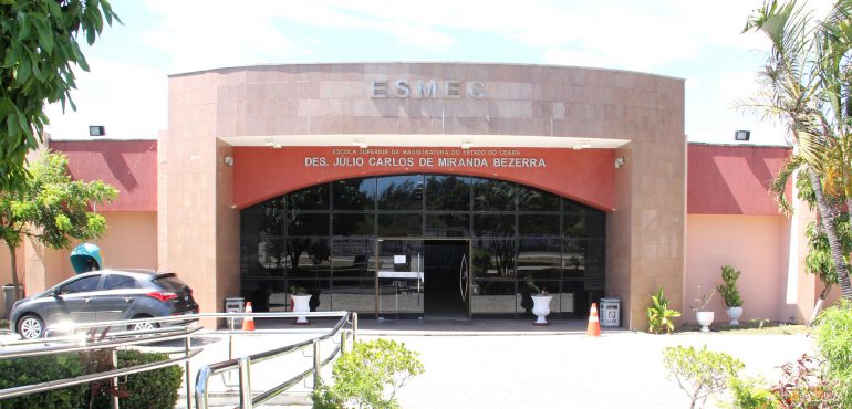 Novo Regimento Interno da Esmec é aprovado por unanimidade pelo Tribunal Pleno