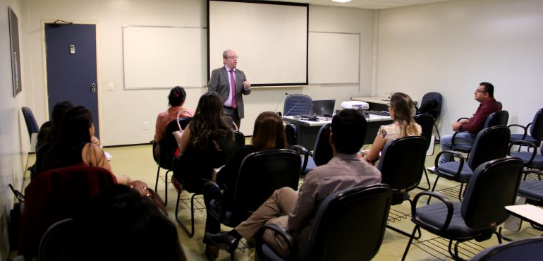 Alunos da Especialização em Processo Civil discutem Sistema de Precedentes