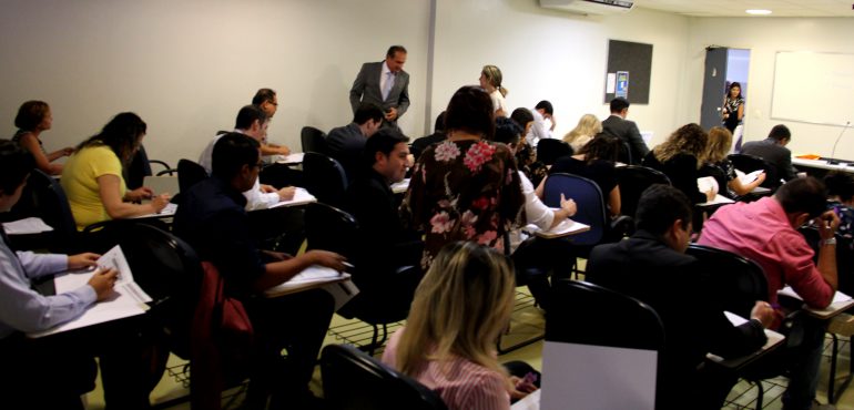 Candidatos ao MBA da FGV/Esmec fazem prova escrita na tarde desta segunda