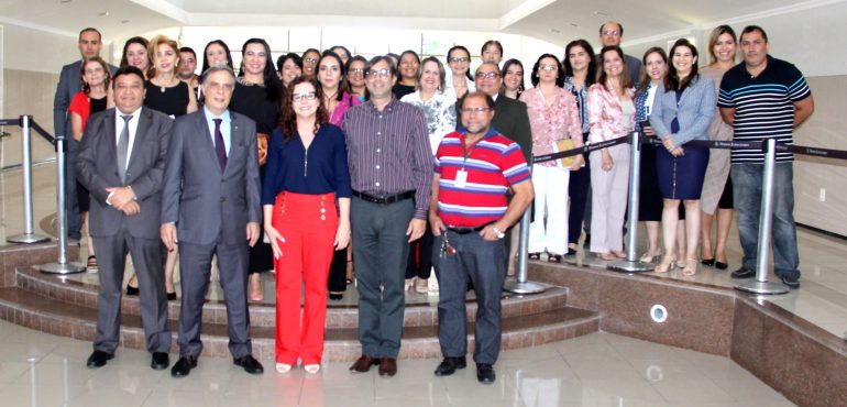 Presidente da Escola Nacional da Magistratura prestigia curso Famílias e Sociedade