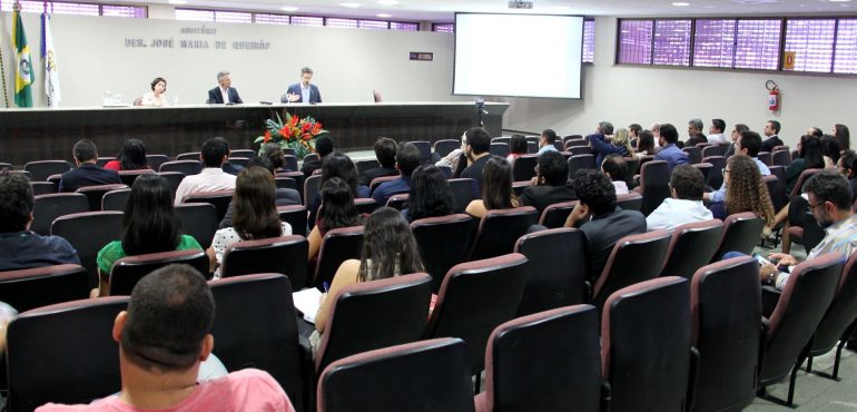 Palestra de Hübner é marcada por críticas ao Supremo e propostas de mudanças