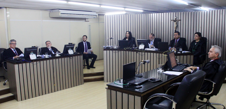 Justiça do Ceará condena ex-prefeito de Quixeré e companheira por improbidade administrativa