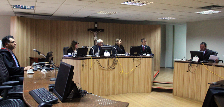 Banco deve indenizar cliente por solicitar busca e apreensão indevidas de carro