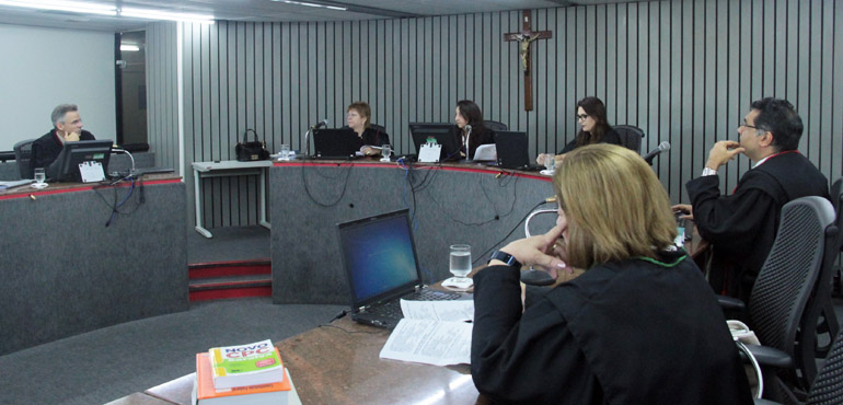 Cartório de Aracati deve pagar indenização por emitir certidão de óbito em nome de pessoa viva