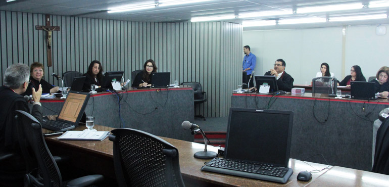 Banco deve pagar R$ 15 mil para microempresária que teve parede da casa derrubada durante assalto