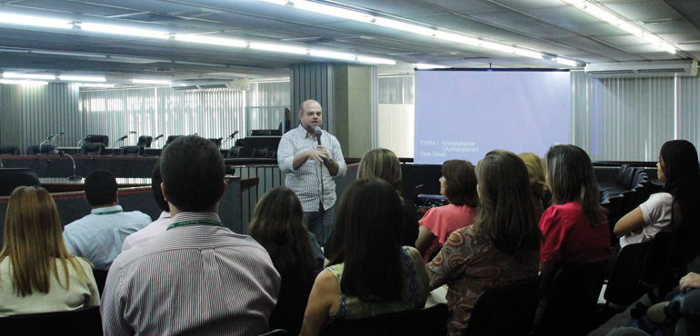 Especialista ensina pais a desenvolver inteligência emocional para lidar com os filhos