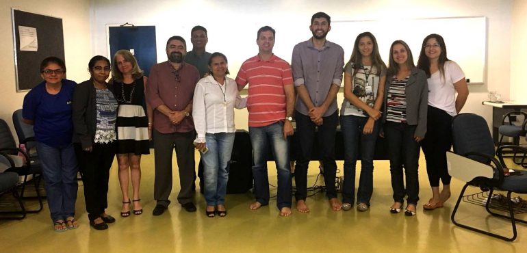 Servidores da Esmec aprendem técnicas de relaxamento laboral com Áthila Girão