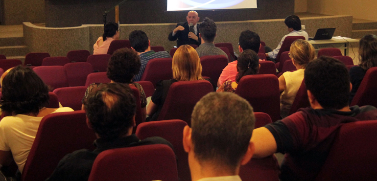 Palestra no TJCE aborda globalização e como ações ocorridas em um país podem afetar a todos