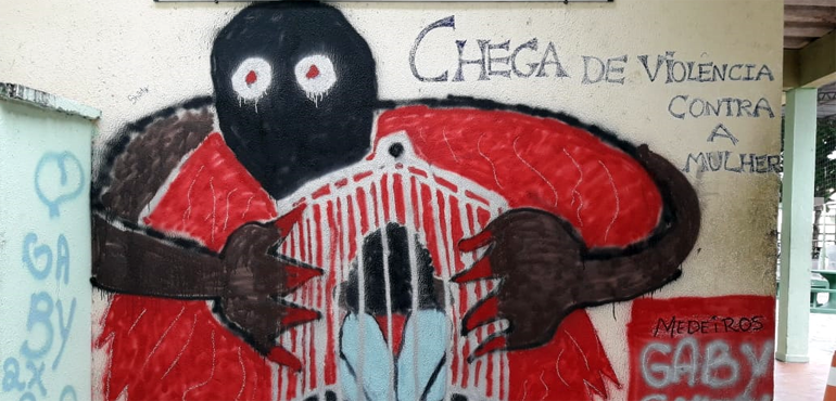 Alunos da Escola Paulo VI participam de oficina de grafitaria idealizada pelo Juizado da Mulher