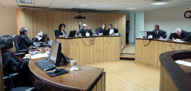 Colégio deve pagar R$ 19,2 mil a menina que quebrou maxilar e perdeu dentes em acidente