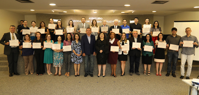 Magistrados e servidores recebem certificado do Curso de Noções Básicas de Idioma, Cultura e Direito da França