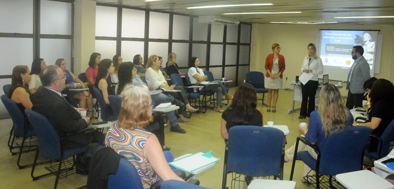 TJCE e TJPE debatem boas práticas e programas exitosos da Infância e Juventude em evento no Fórum