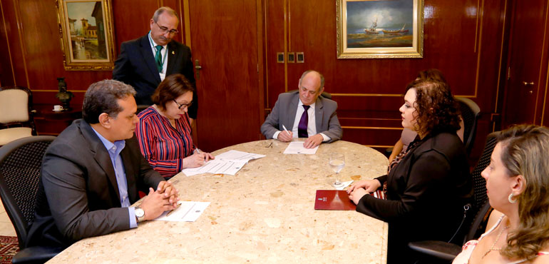 TJCE assina convênio para oferecer atendimento odontológico a vítimas de violência doméstica