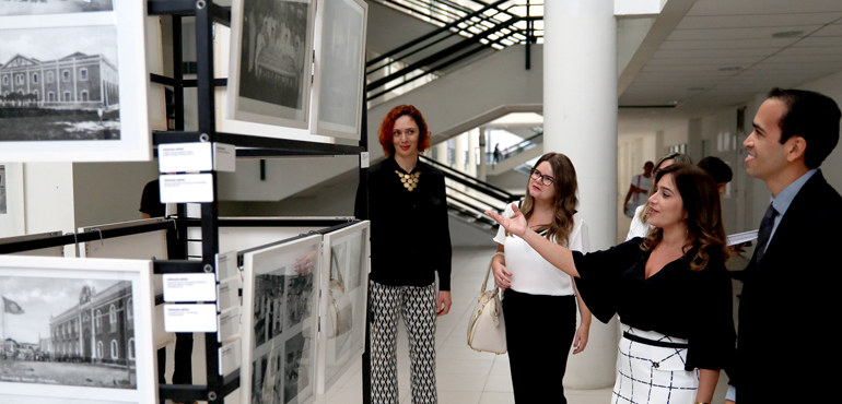 Exposição “Fortaleza Antiga” é aberta e atrai visitantes no Fórum Clóvis Beviláqua