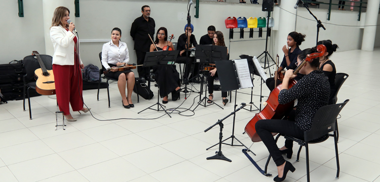 Apresentações musicais e serviços de beleza marcam Dia da Mulher no Fórum Clóvis Beviláqua
