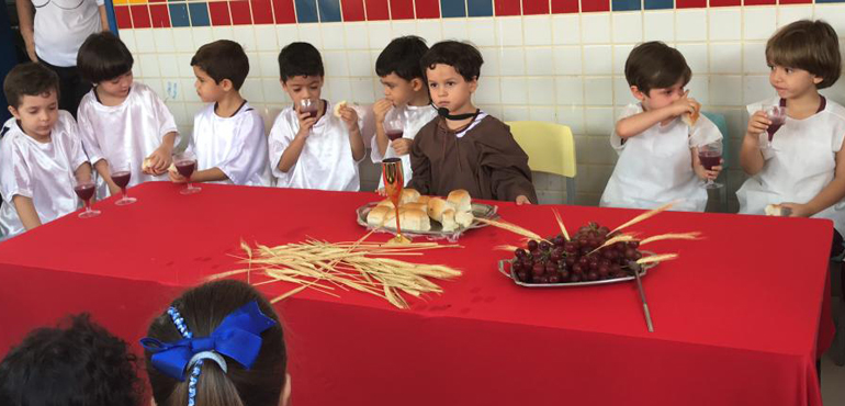 Crianças da Creche do Judiciário encenam “Paixão de Cristo”