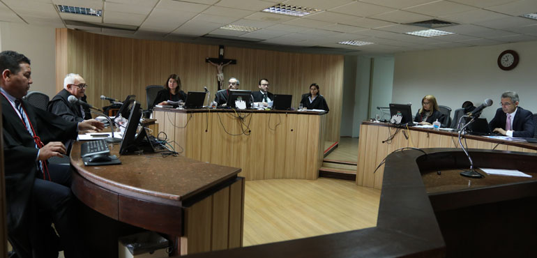 Supermercado deve indenizar cliente que sofreu choque elétrico ao pegar produto