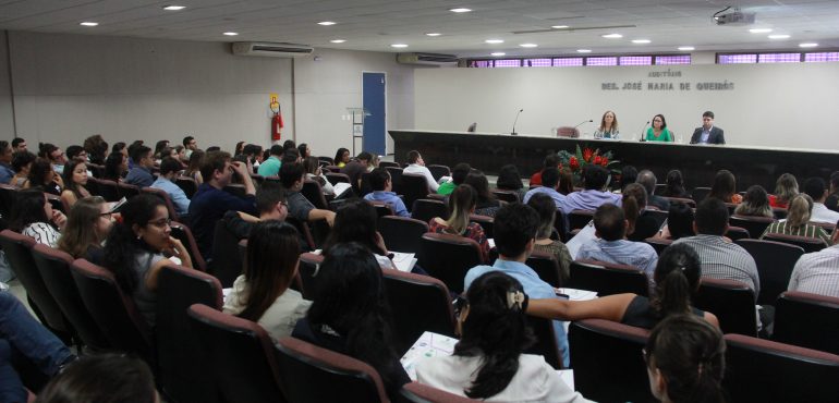 Primeira turma de estagiários de pós-graduação inicia treinamento na Esmec