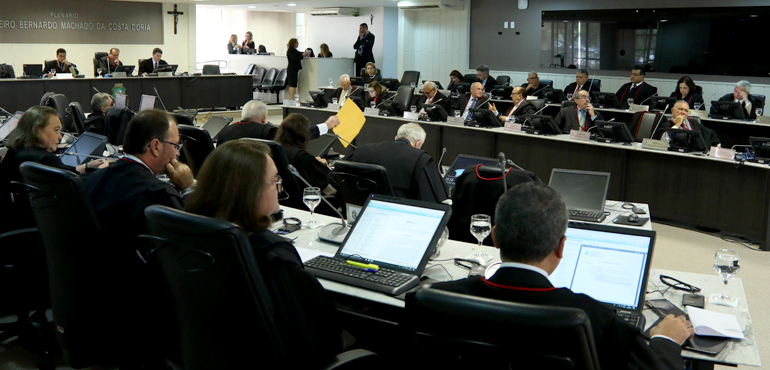 TJCE aplica pena de aposentadoria compulsória a juiz por desvio funcional