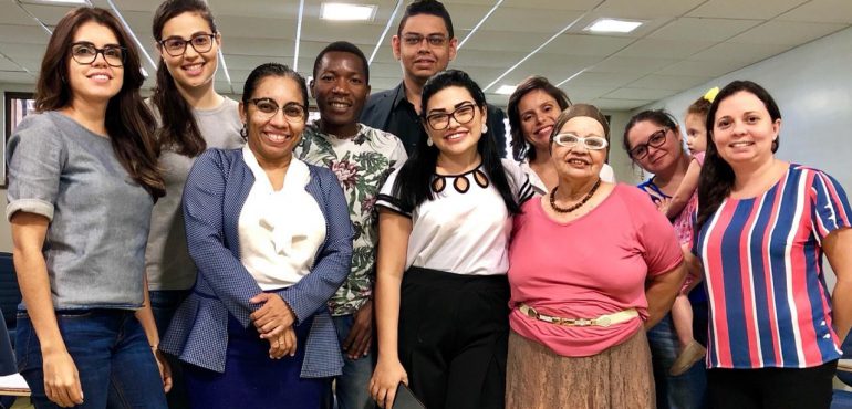 Professora moçambicana expõe trabalho via skype em Grupo de Pesquisa da Esmec