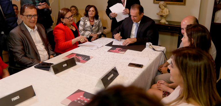 TJCE, Prefeitura e Funci firmam acordo para garantir maior eficácia aos procedimentos de adoção