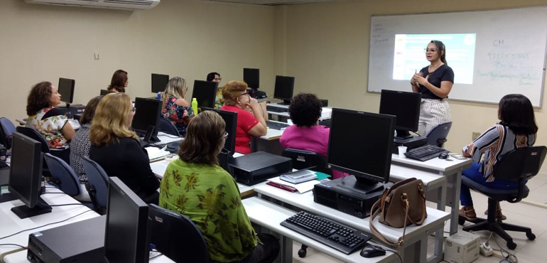 Fórum de Fortaleza inicia capacitação de profissionais para equipe da área da Infância