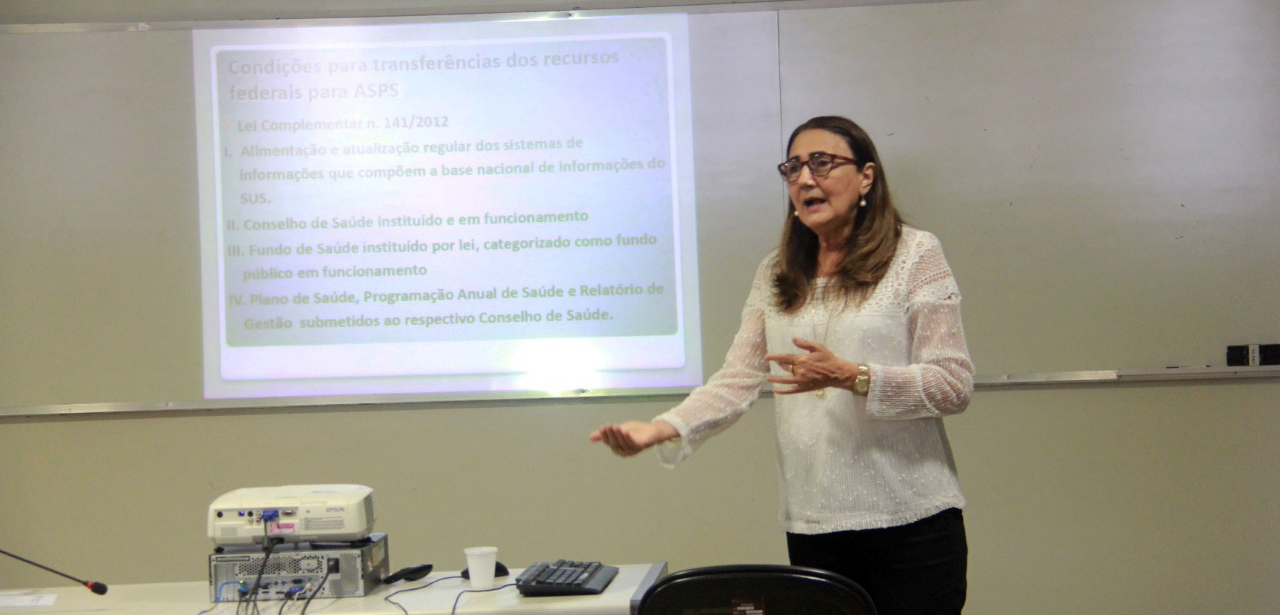 Integrantes do Comitê da Saúde assistem à palestra sobre SUS