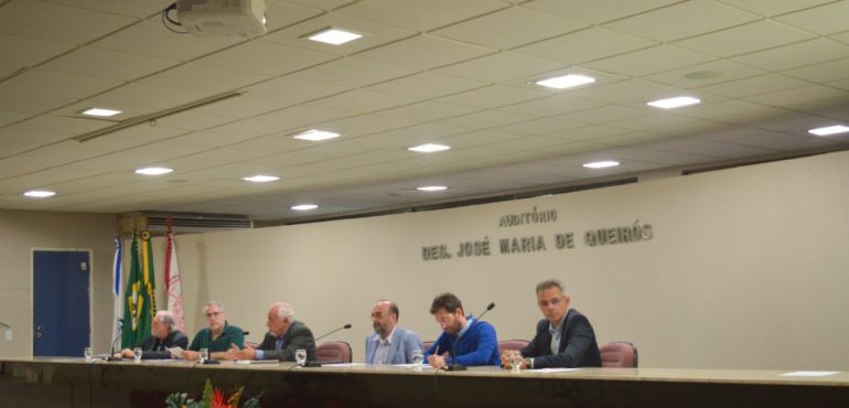 Evento na Esmec debate a democracia, seus desafios e possibilidades