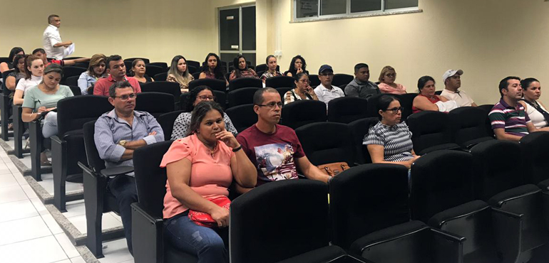 Pretendentes à adoção e servidores participam de curso na Comarca de Sobral