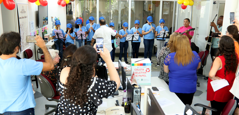 Crianças da Associação Revarte visitam o Nupemec e são homenageadas