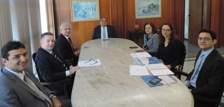 Delegação do CNJ apresenta programa “Justiça Presente” ao corregedor-geral do Judiciário