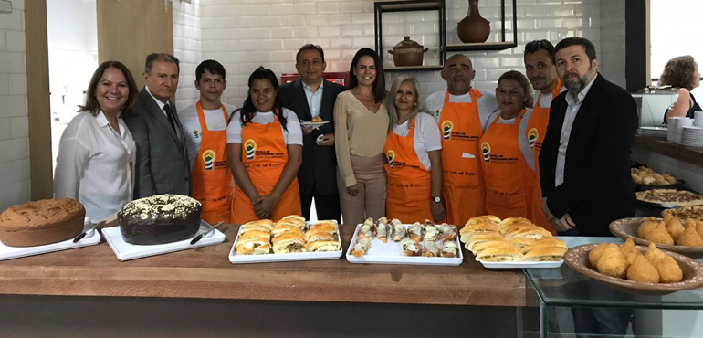 Sabor de liberdade: Egressos do sistema prisional preparam coquetel para encerramento de curso