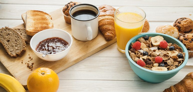 Egressos do sistema prisional concluem curso de gastronomia e preparam coffee break nesta quarta-feira