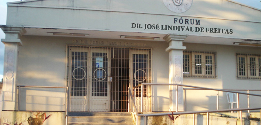 Juiz afasta servidor por suspeita de conduta irregular