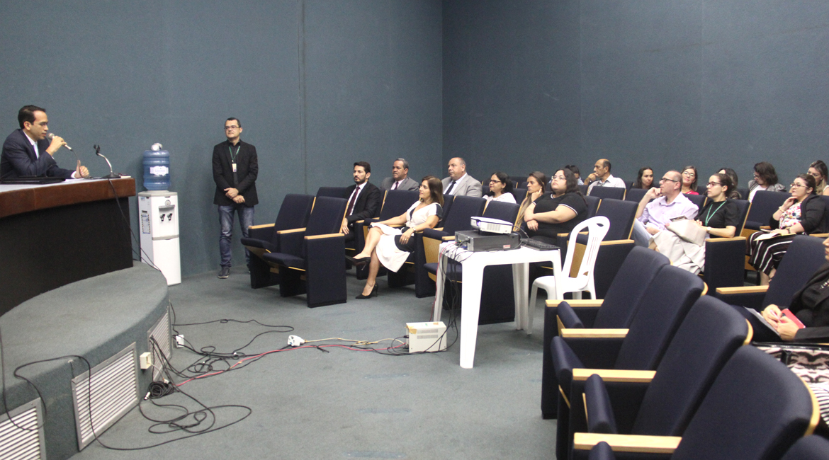 Unidades criminais de Fortaleza recebem capacitação sobre destinação de bens apreendidos